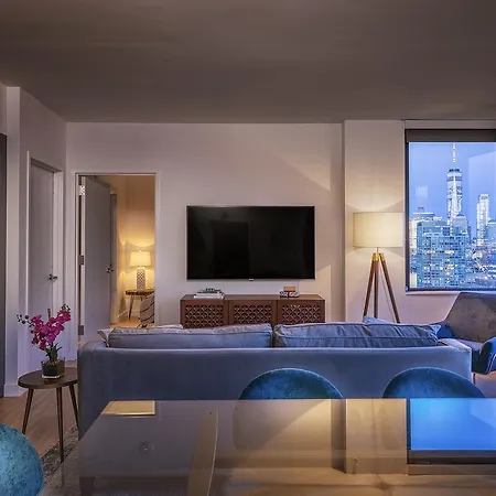Deedee'S Sky Rise Apartments At Newport II